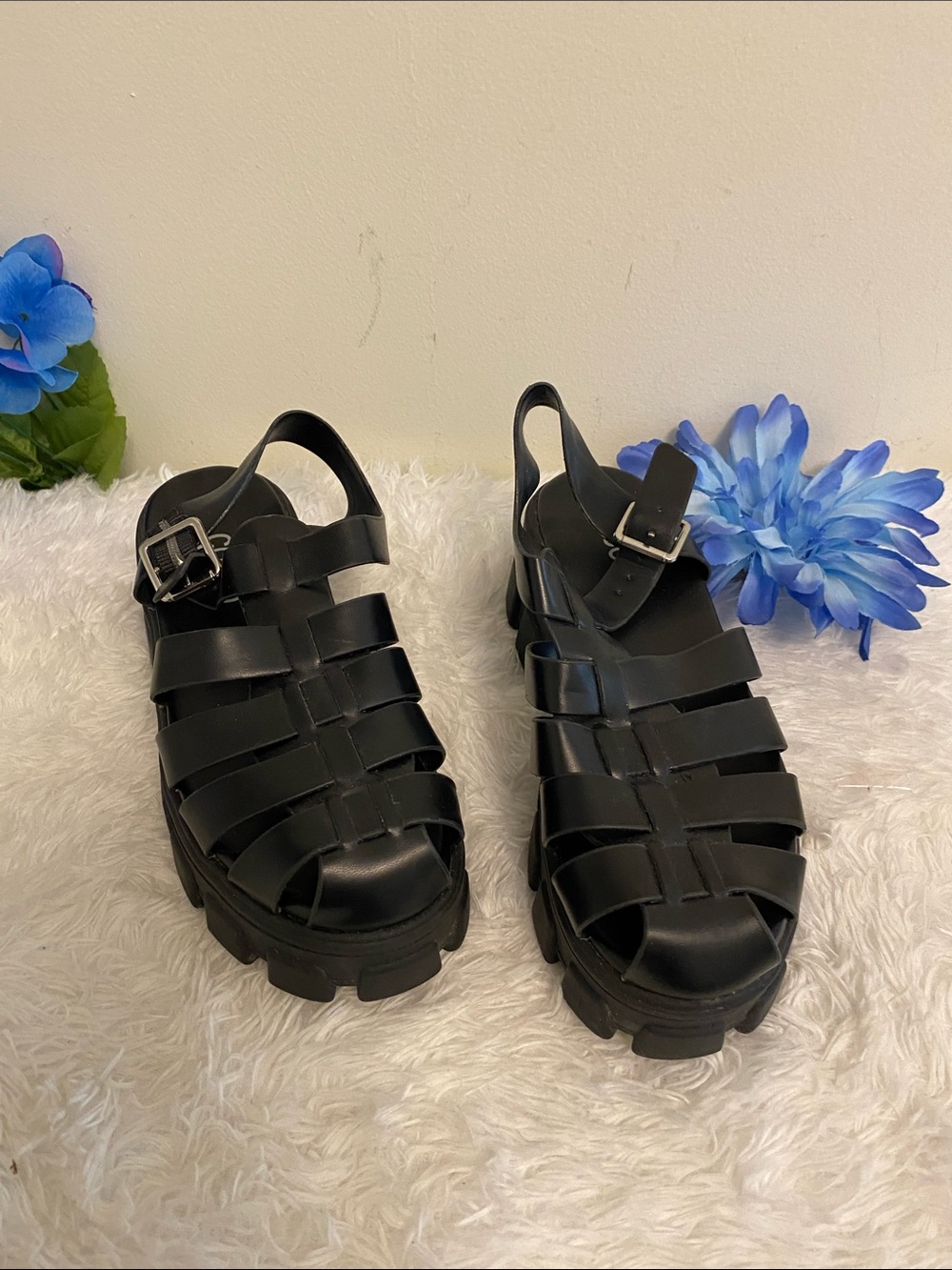 Black Women's Strappy Platform Sandals - sz 7m